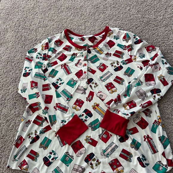 Secret Treasures Women’s PJ Set w Presents
Holiday Christmas 

Size XL - Picture 2 of 9